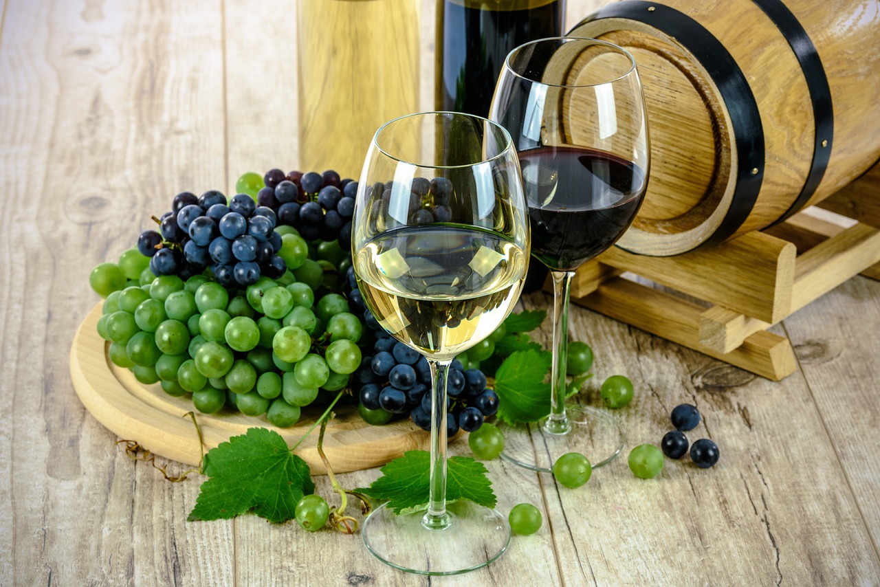 White Wine or Red Wine: A Guide to Choosing the Perfect Companion